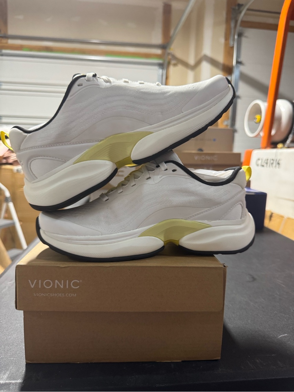 Vionic Womens Walk Quest Sneakers White/Black Leather and Knit Size 8.5 New - Picture 5 of 6